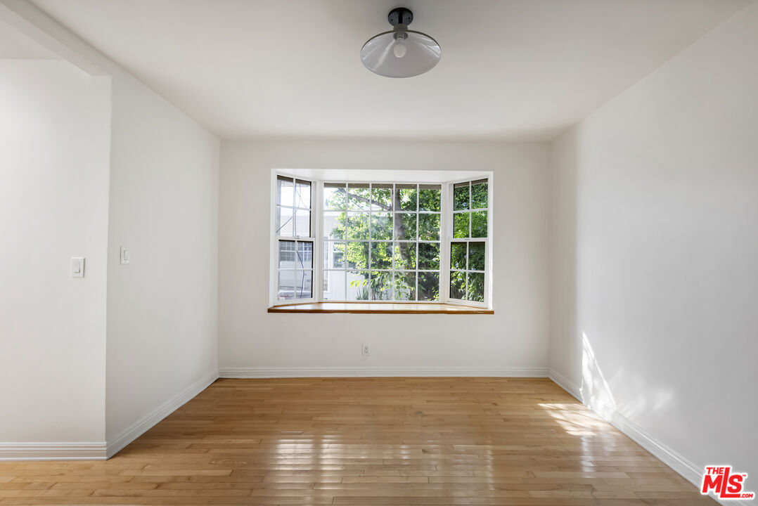 833 S Burnside Ave