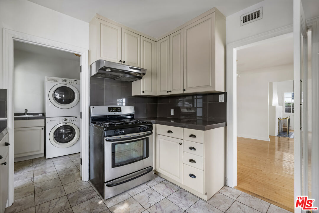 833 S Burnside Ave