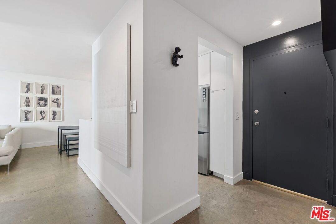 911 N Kings Rd Unit: 107