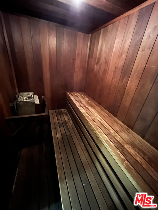 911 N Kings Rd Unit: 107