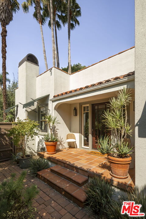 906 N La Jolla Ave