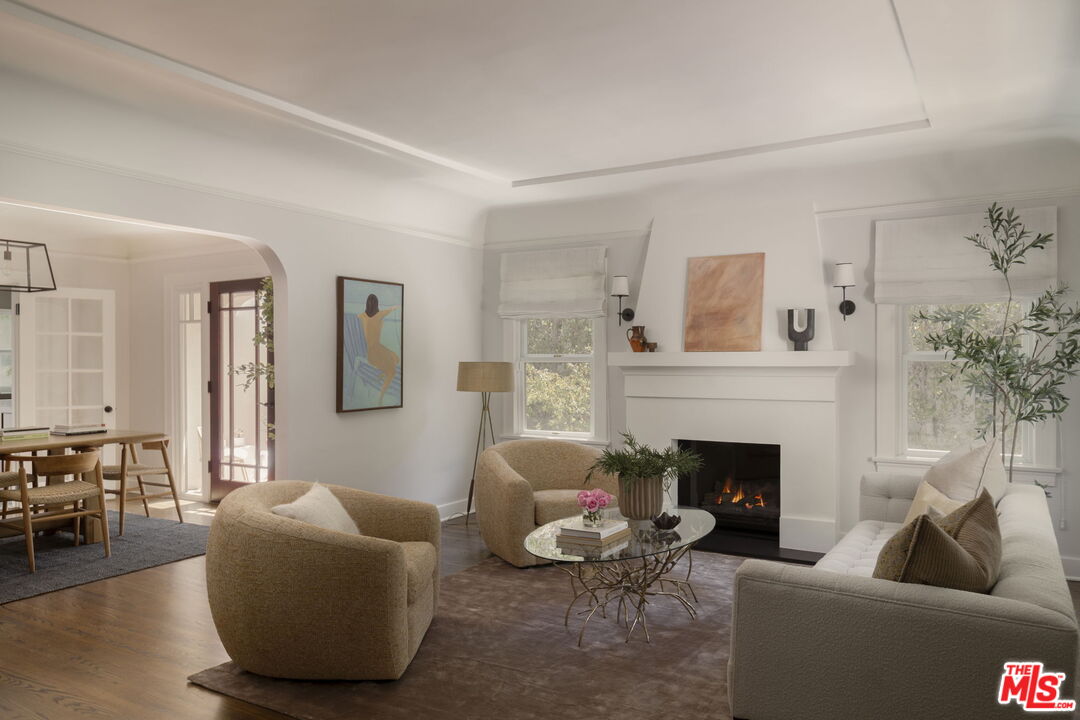 906 N La Jolla Ave