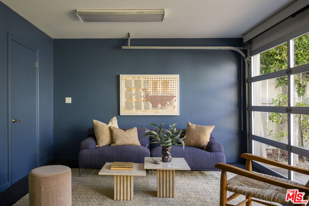 906 N La Jolla Ave
