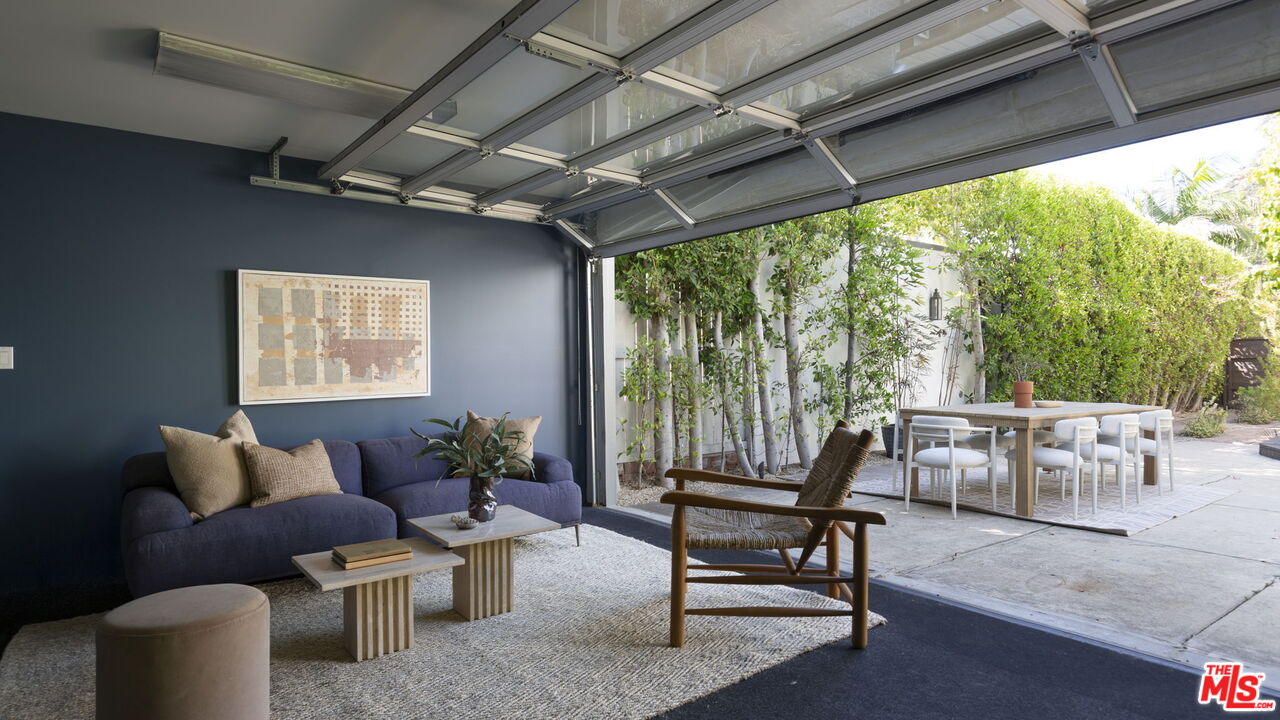 906 N La Jolla Ave
