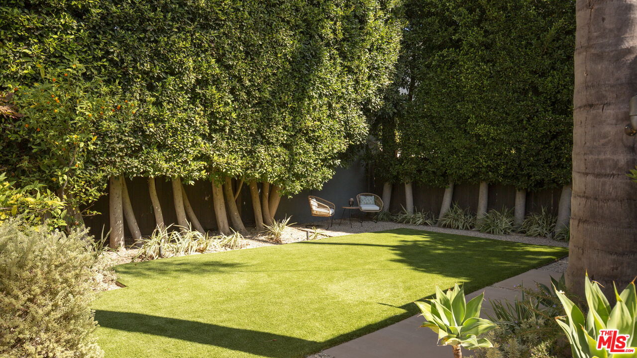 906 N La Jolla Ave