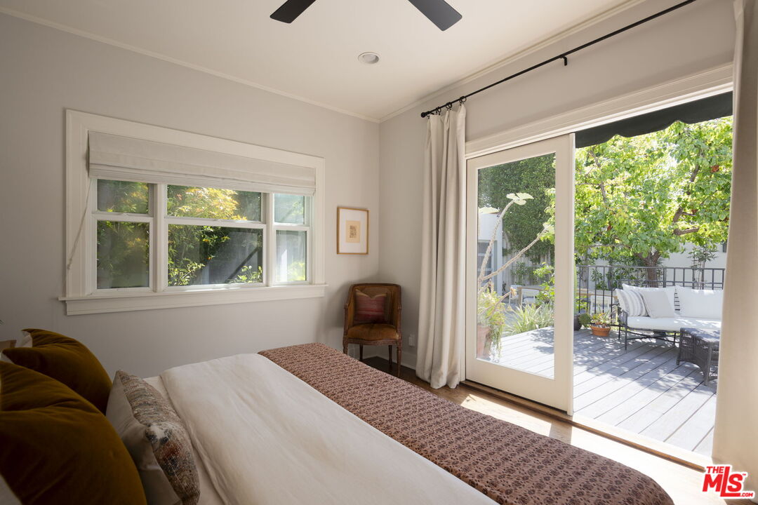 906 N La Jolla Ave