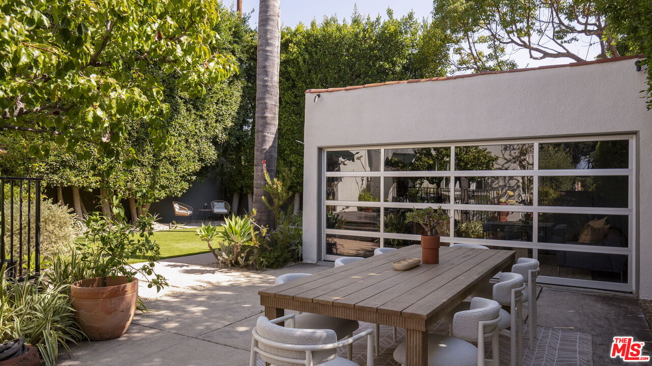 906 N La Jolla Ave