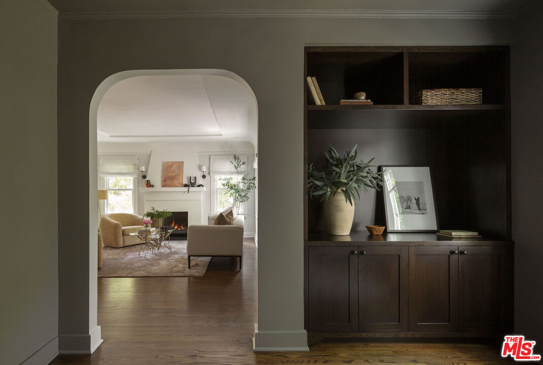 906 N La Jolla Ave