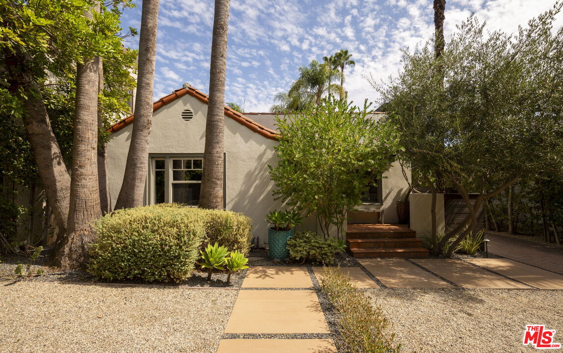 906 N La Jolla Ave