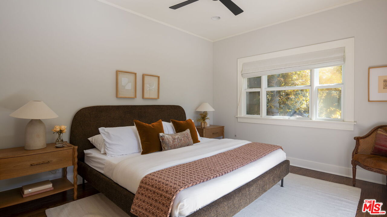 906 N La Jolla Ave