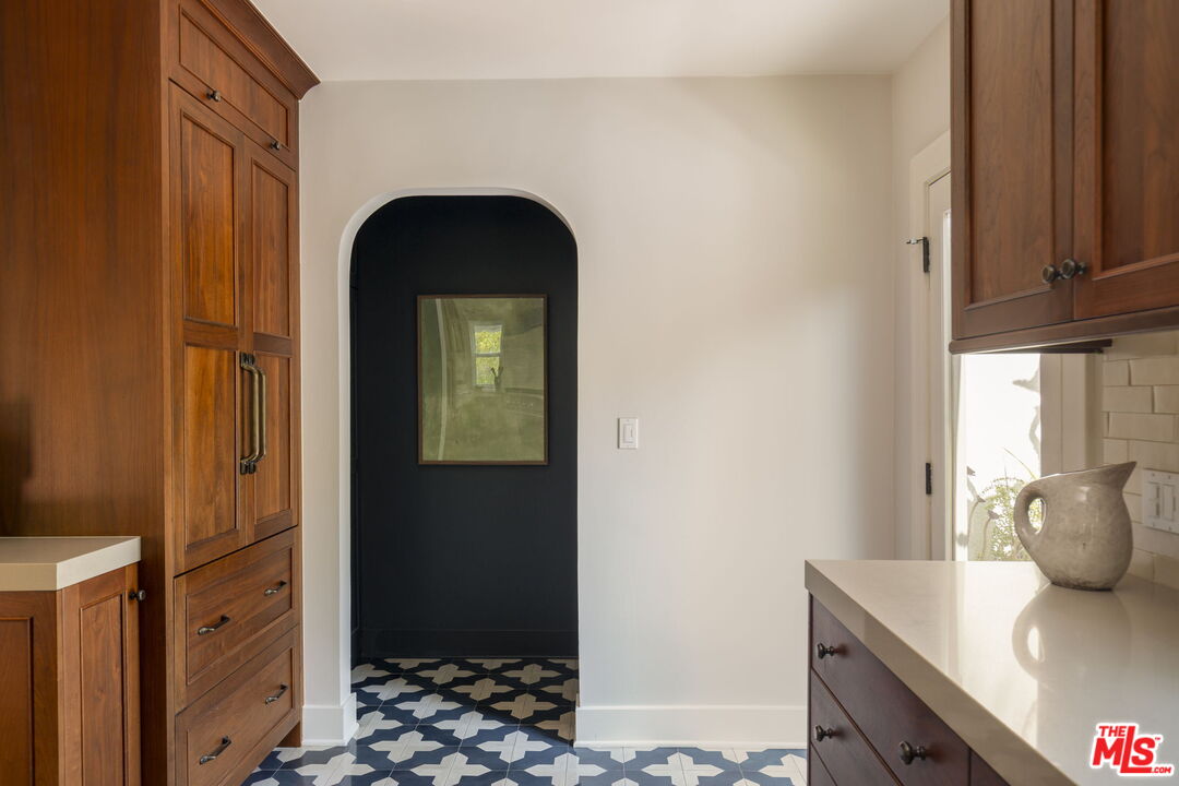 906 N La Jolla Ave