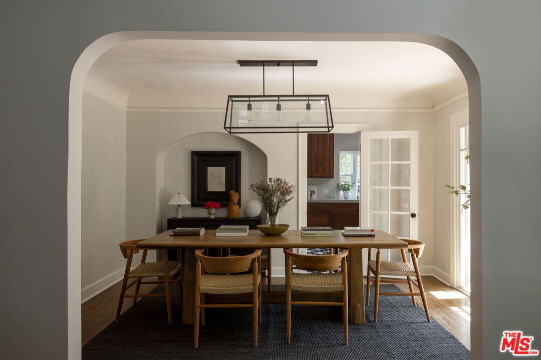 906 N La Jolla Ave