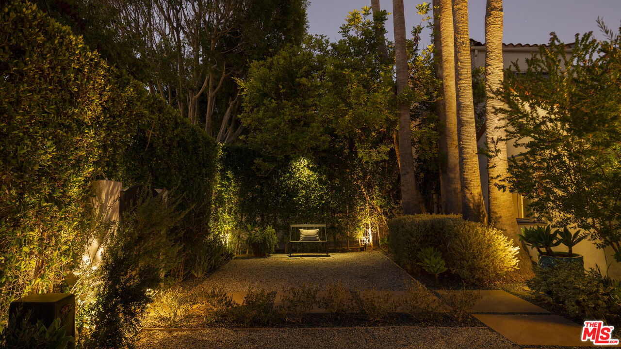 906 N La Jolla Ave