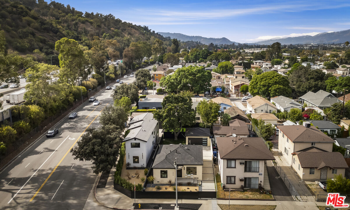 2229 Shoredale Ave