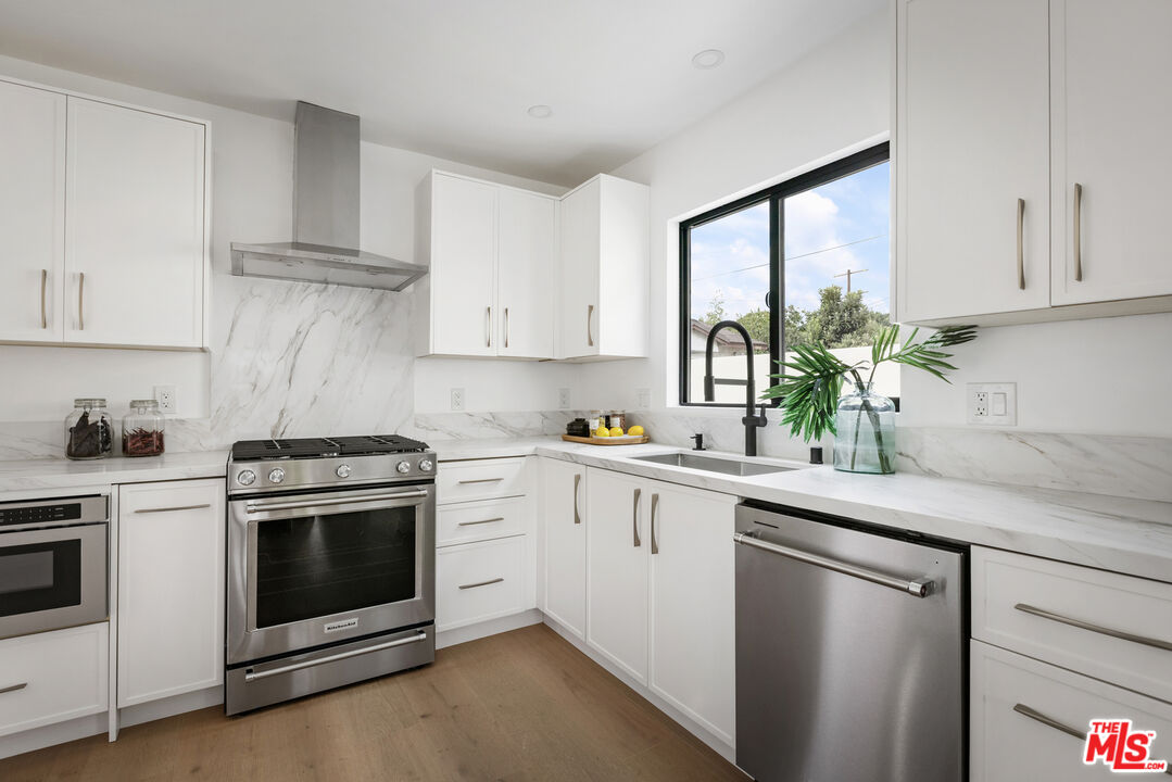 2229 Shoredale Ave