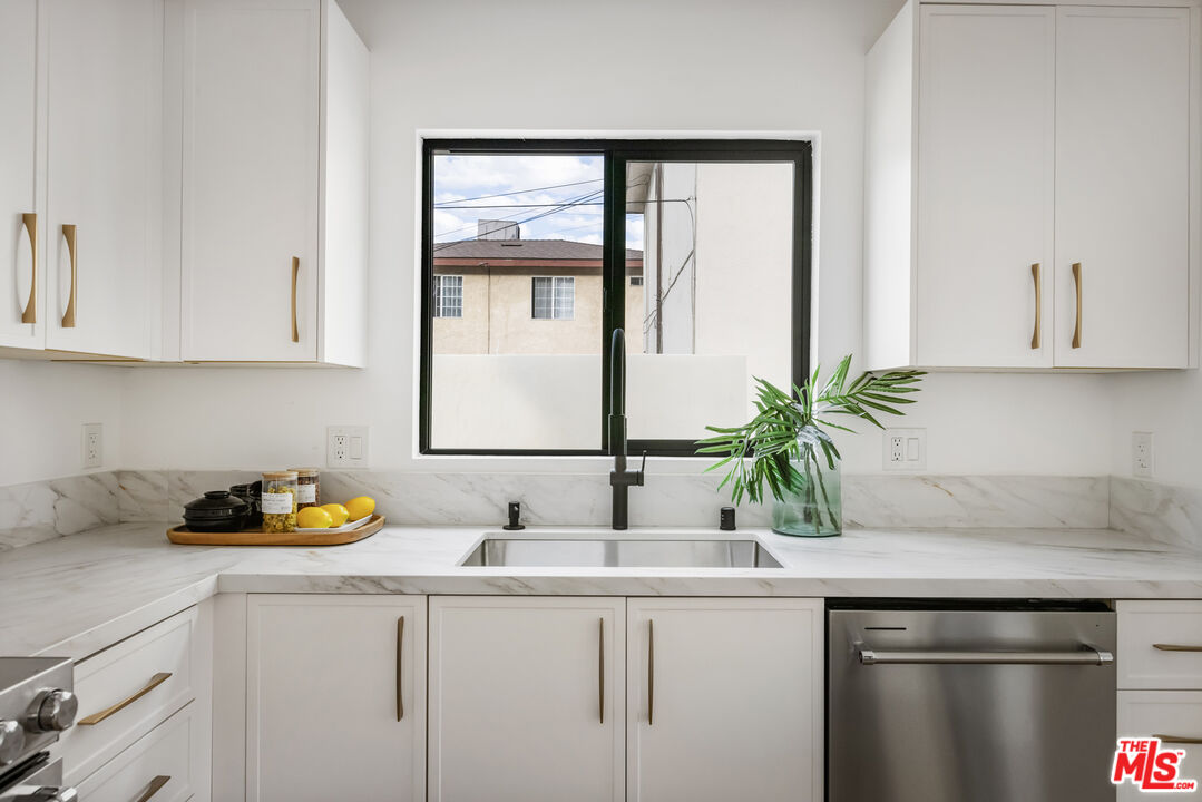 2229 Shoredale Ave
