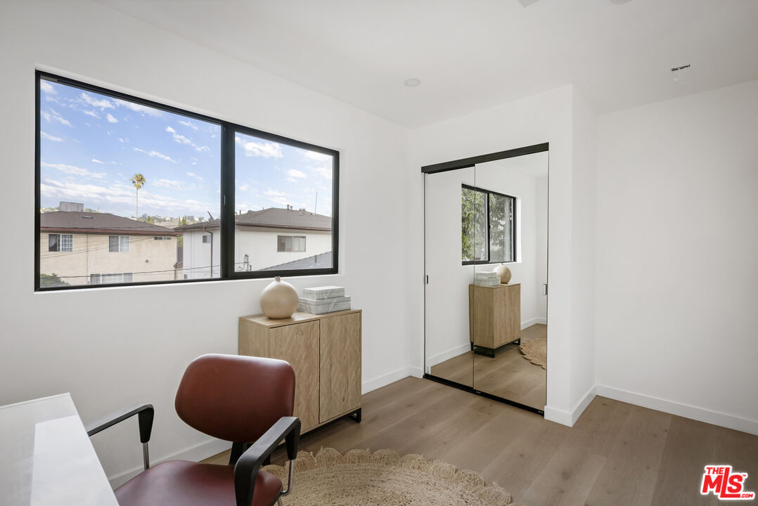 2229 Shoredale Ave