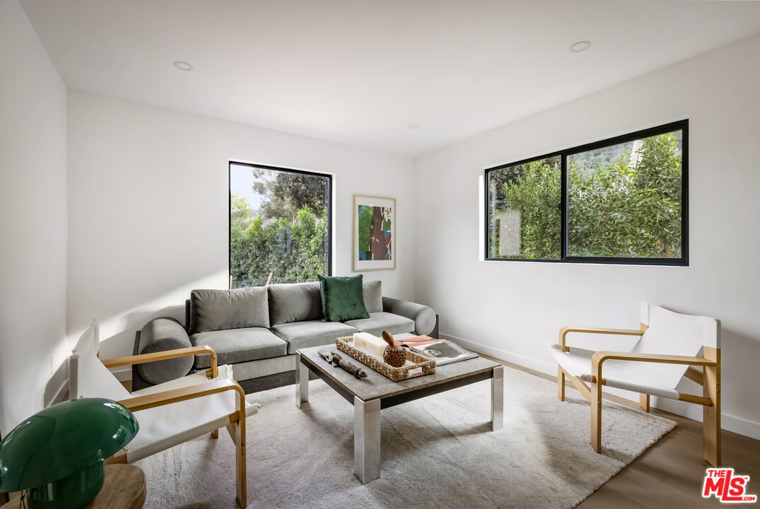 2229 Shoredale Ave