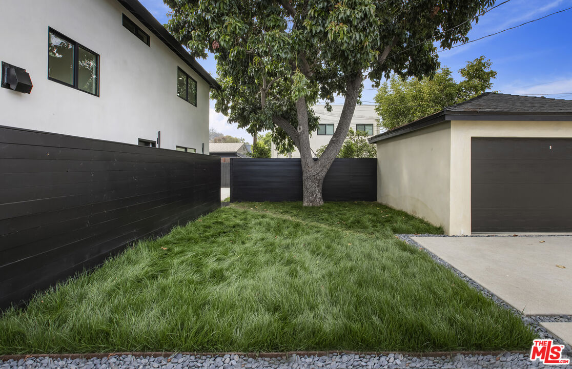 2229 Shoredale Ave