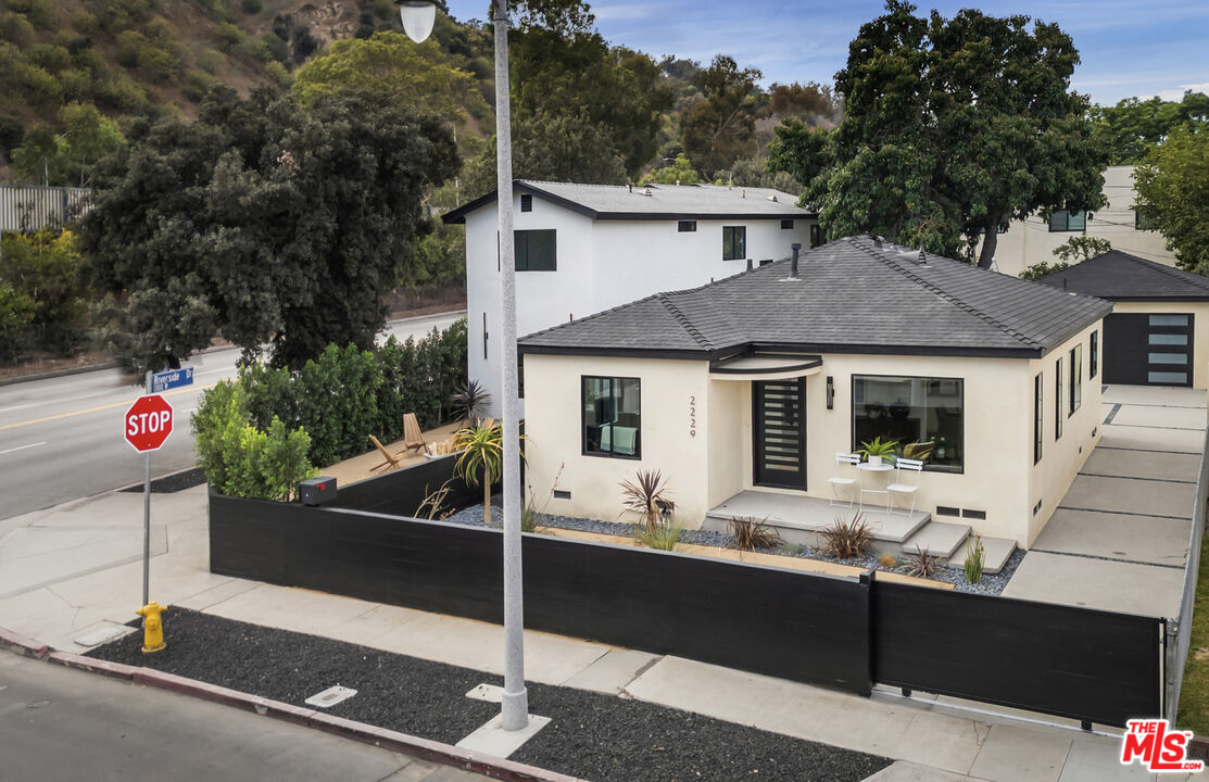 2229 Shoredale Ave