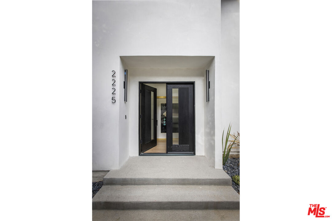 2229 Shoredale Ave