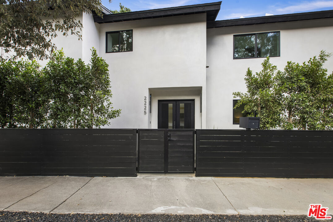 2229 Shoredale Ave