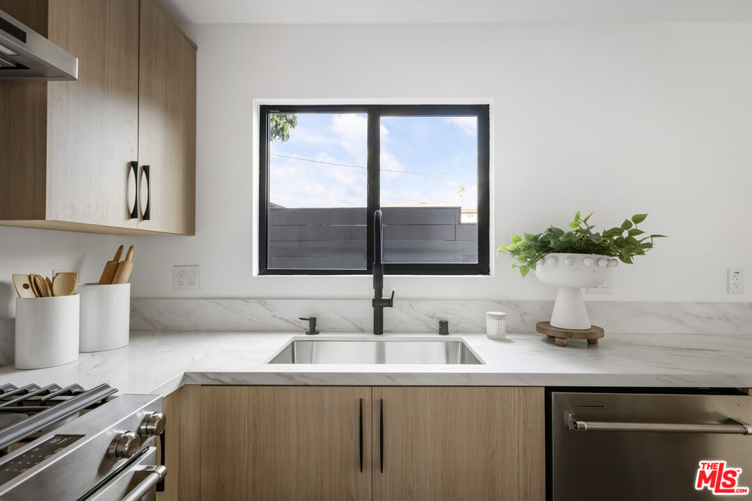 2229 Shoredale Ave