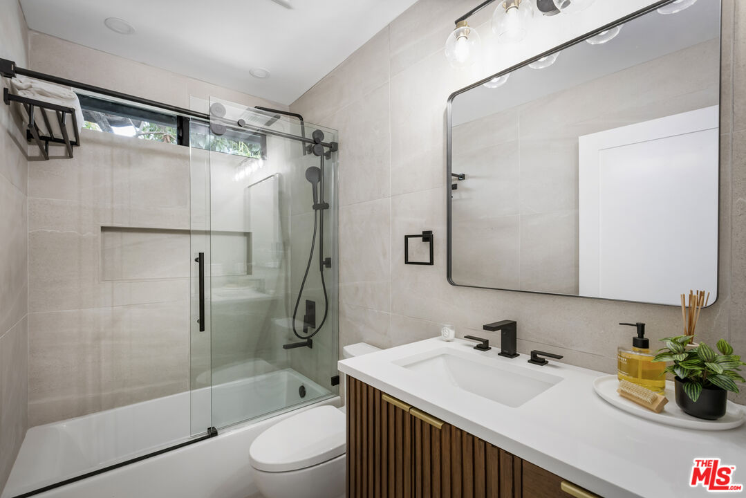 2229 Shoredale Ave