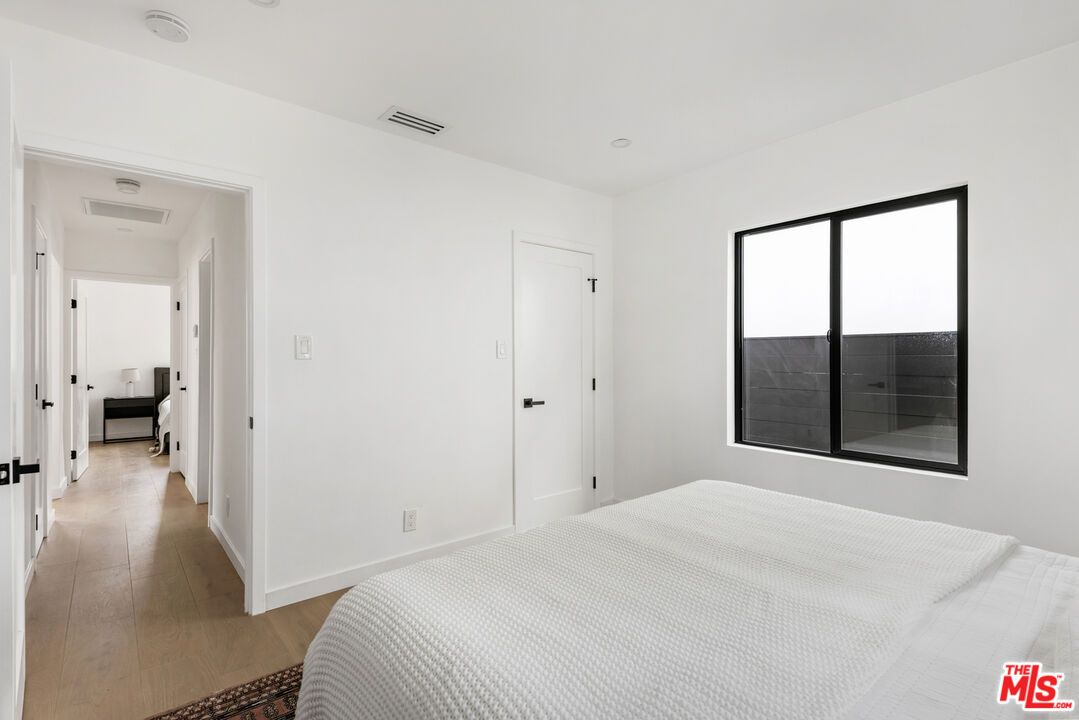 2229 Shoredale Ave