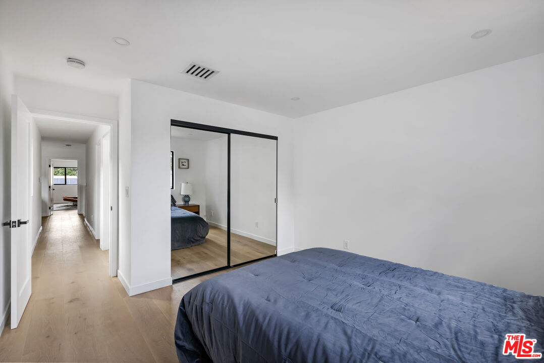 2229 Shoredale Ave
