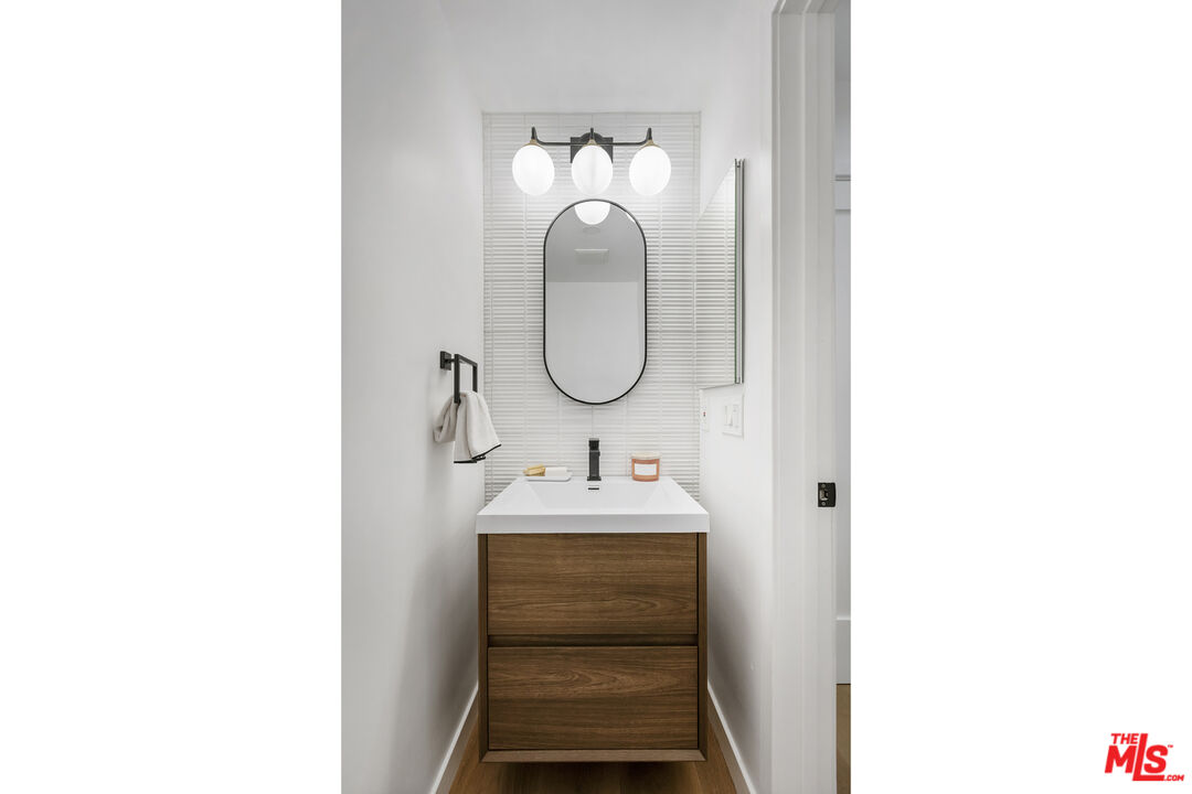 2229 Shoredale Ave