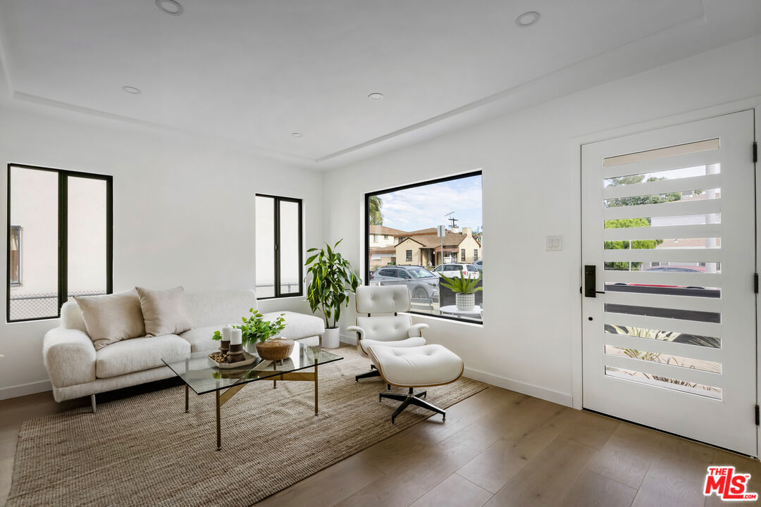 2229 Shoredale Ave