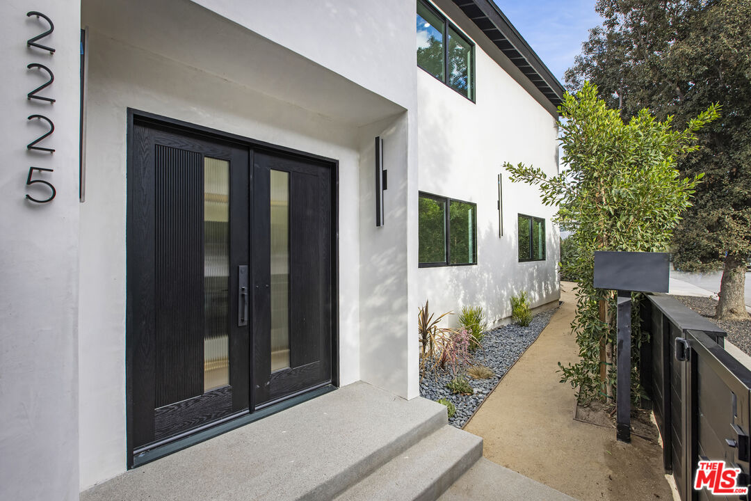 2229 Shoredale Ave