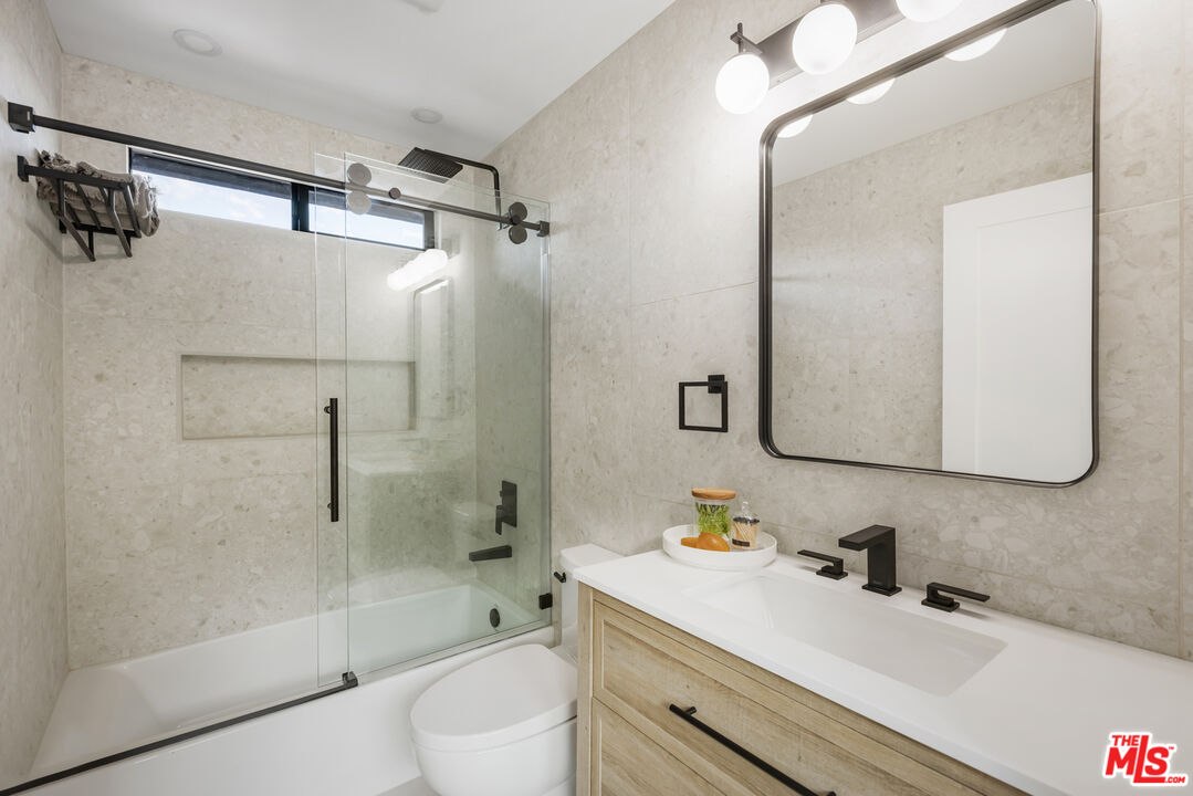 2229 Shoredale Ave