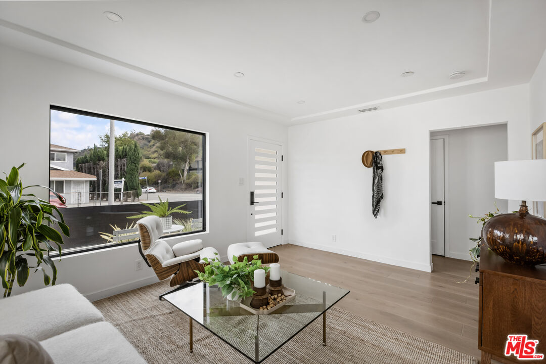2229 Shoredale Ave