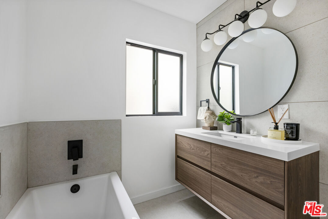 2229 Shoredale Ave
