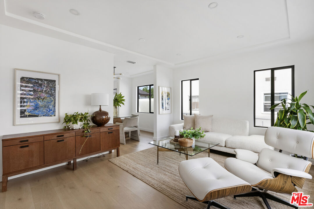 2229 Shoredale Ave