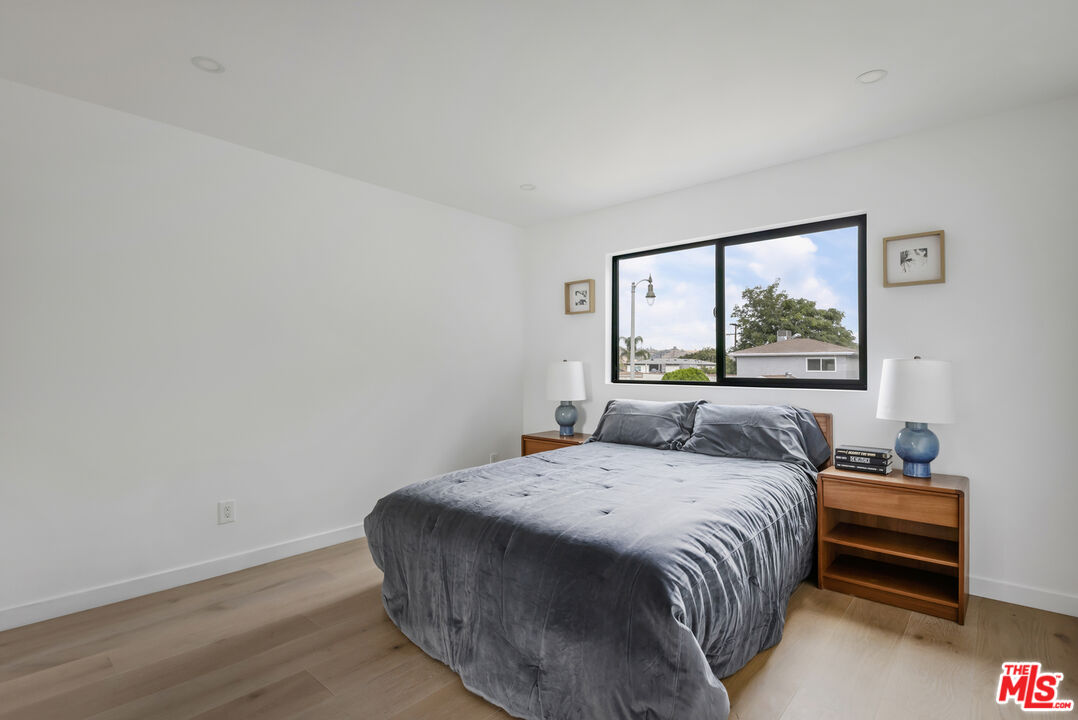2229 Shoredale Ave
