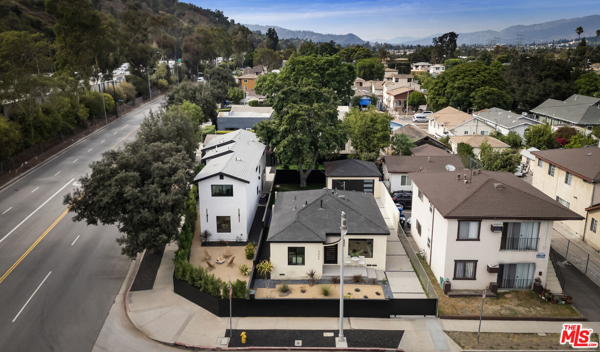 2229 Shoredale Ave