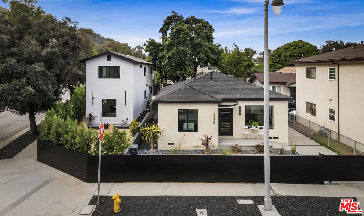 2229 Shoredale Ave