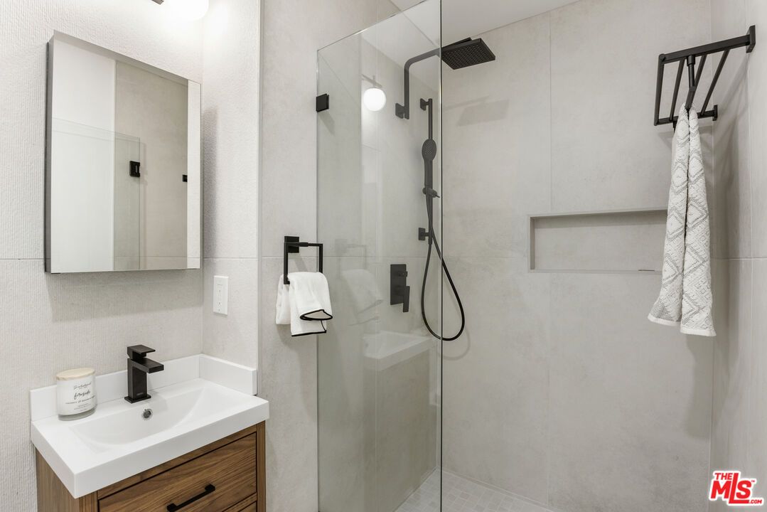 2229 Shoredale Ave
