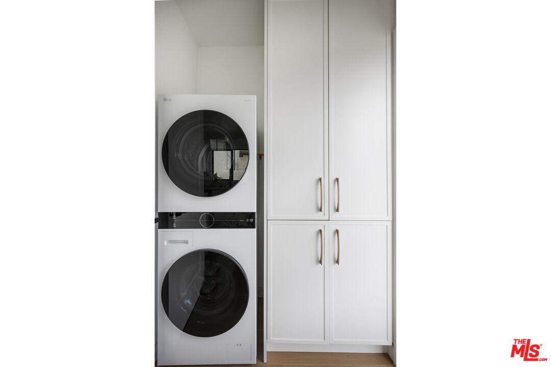 2229 Shoredale Ave