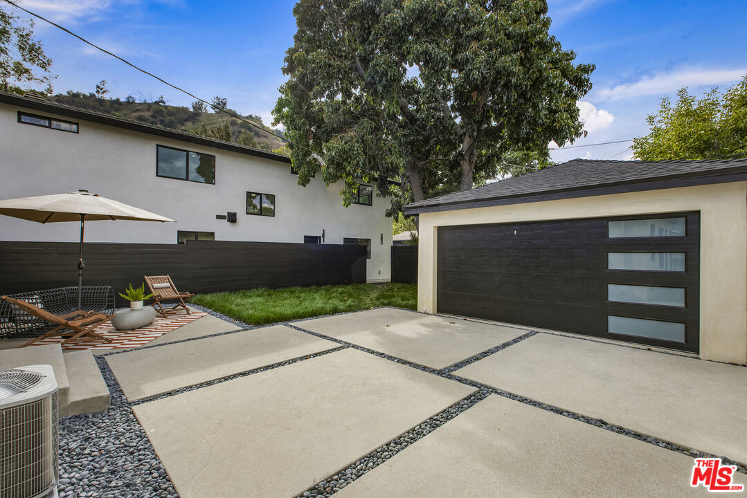 2229 Shoredale Ave