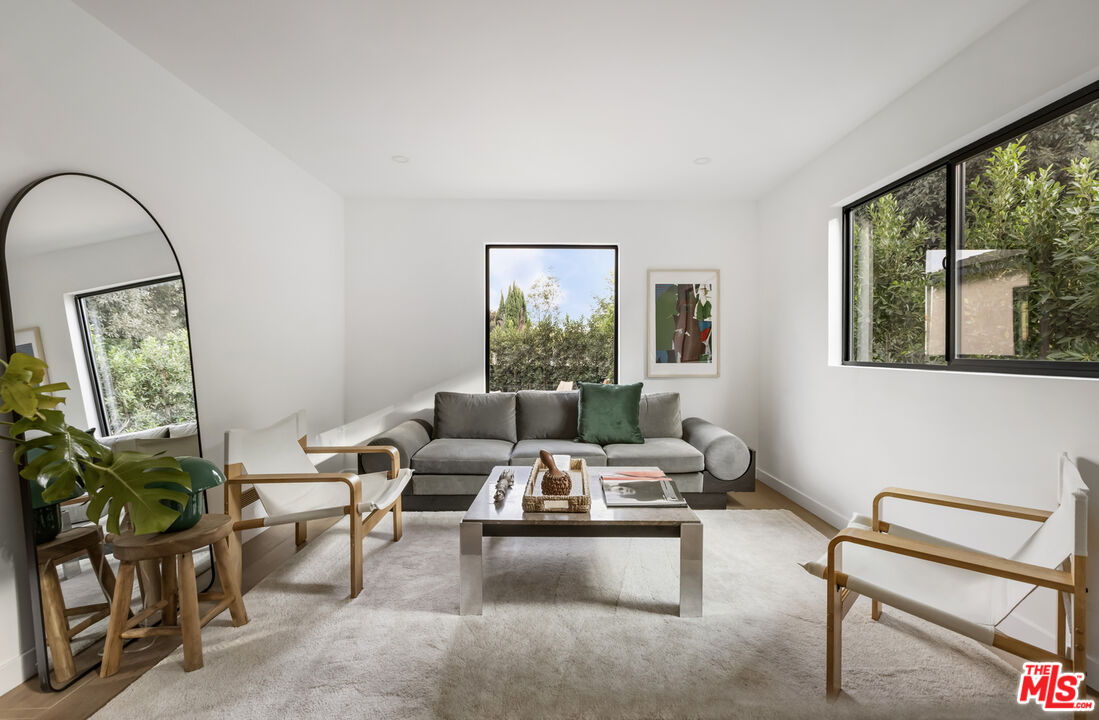 2229 Shoredale Ave
