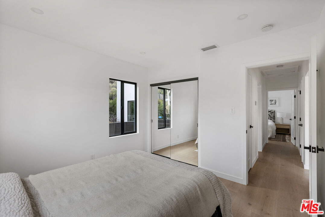 2229 Shoredale Ave