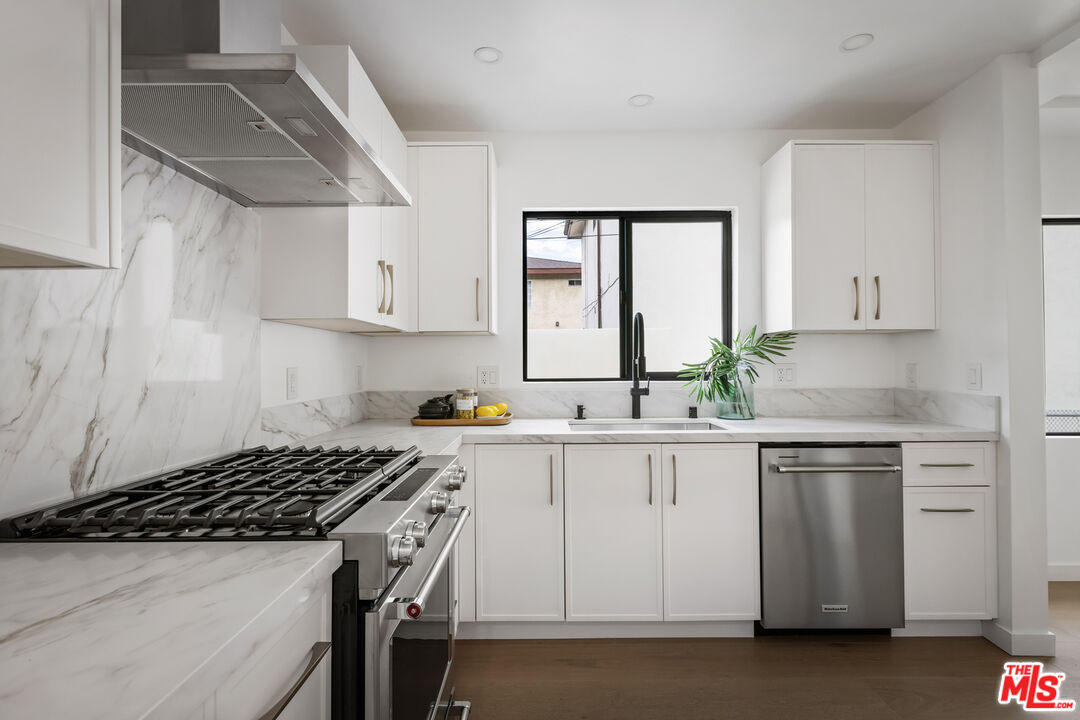 2229 Shoredale Ave
