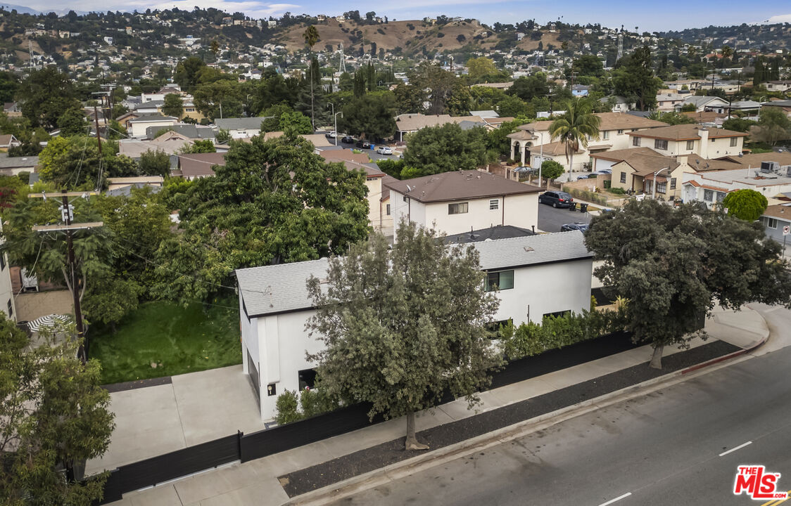 2229 Shoredale Ave