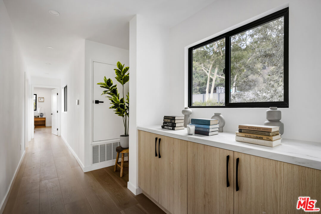 2229 Shoredale Ave