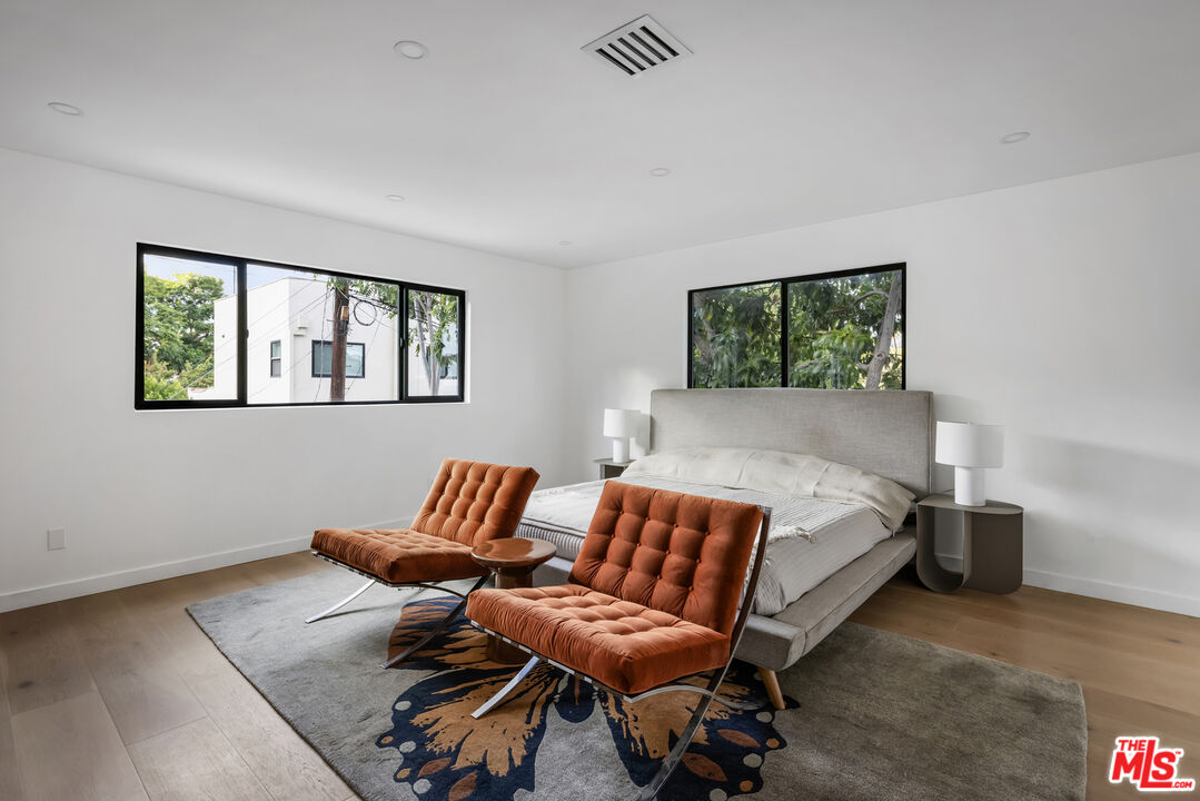 2229 Shoredale Ave