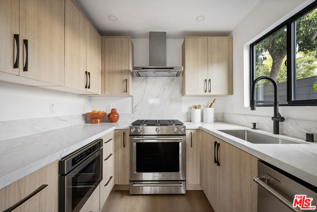 2229 Shoredale Ave
